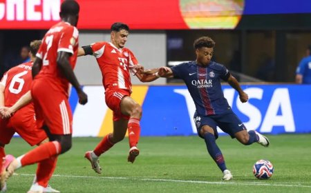 九人巴黎圣日耳曼队以2-0狂胜拜仁慕尼黑队，晋级世俱杯半决赛