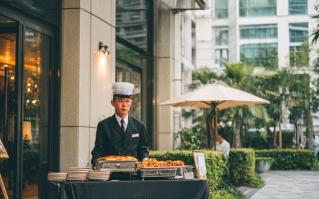 星级酒店摆摊，抢小摊贩的生意？