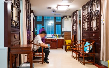 刷医保“0元”做理疗，打工的尽头是养生？