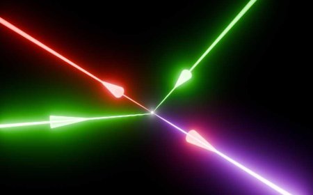 光从黑暗中产生：牛津物理学家重现极端量子真空效应