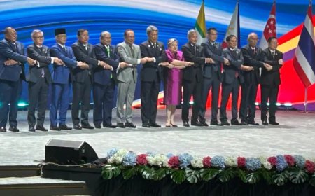 东盟峰会在两极分化担忧中加强经济伙伴关系