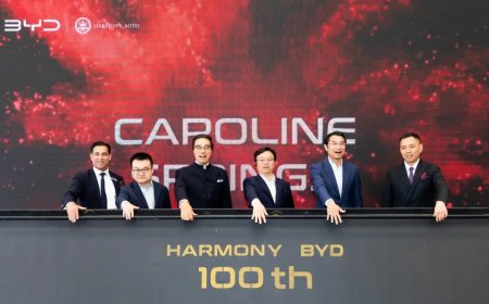 王传福为和谐比亚迪海外第 100 家店 Caroline Springs 开业授牌，亲手交付新店首位车主