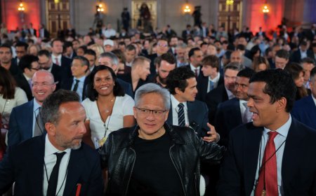 特朗普大赞黄仁勋：曾考虑拆分英伟达但发现做不到