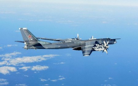 俄战略轰炸机编队在白令海峡巡航遭外国战机伴飞