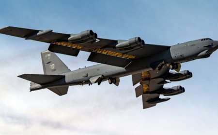 美客机险些与B-52轰炸机相撞 美军方负全责？