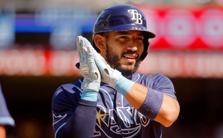 Rays player traded to Yankees during game between rivals, gets emotional send-off