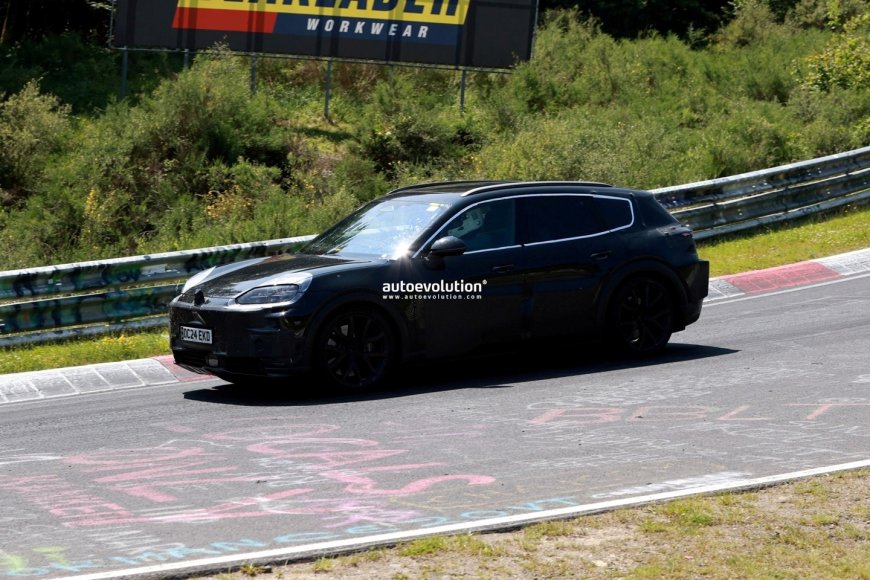 “扮猪吃老虎”，宾利全新豪华 SUV 伪装成保时捷纯电卡宴在纽北路试