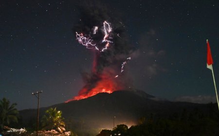 Stunning photos capture moment one of Indonesia's most active volcanoes erupts