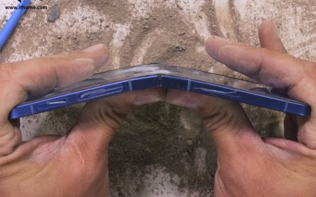 三星 Galaxy Z Flip7 手机通过“弯曲测试”，但内屏易刮花