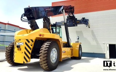 全球首台：我国专为储能领域定制的 65 吨级正面吊投入使用