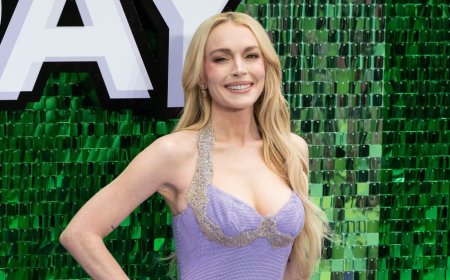 This $70 Shoulder Bag Looks Nearly Identical to Lindsay Lohan’s $6,500 Bottega One