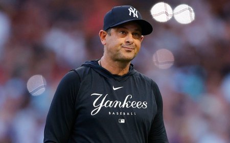 Yankees manager Aaron Boone defends players after Derek Jeter, Alex Rodriguez criticism