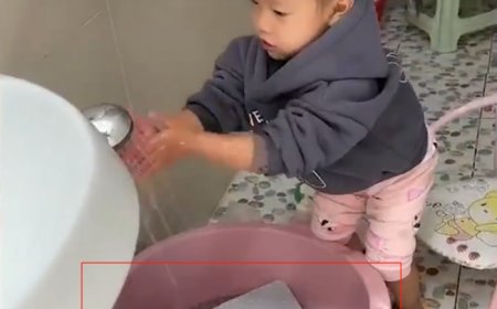 2岁闺女趁爸爸午睡好心“清洗”电脑垃圾