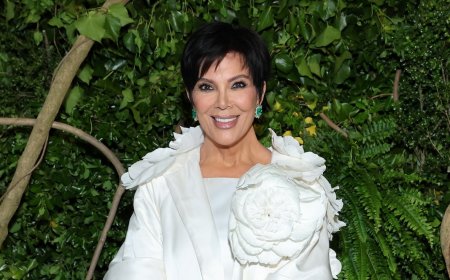 Fans Call Out Kris Jenner For Having 6 Toes in Alleged Photoshop Fail
