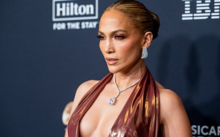 Jennifer Lopez’s Favorite Versatile Flip-Flops Are 30% Off Right Now