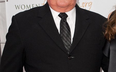 Brad Pitt’s Family Guide: What to Know About His Parents, Siblings and More