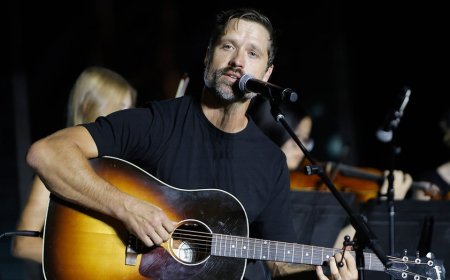 Country singer Walker Hayes was ready to 'self-destruct' after daughter's funeral service