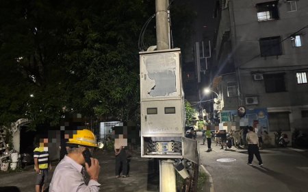 新莊深夜「電線桿上電箱起火」　 台電人員關閉電源搶修畫面曝