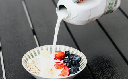 喝牛奶易長痘痘？營養師：會不會冒痘是因人而異