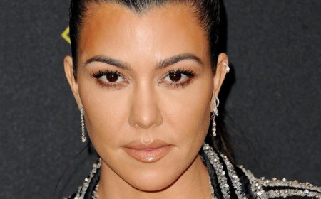 Kourtney Kardashian Criticized Over Photo Of Her Toddler On A Boat Without A Life Jacket