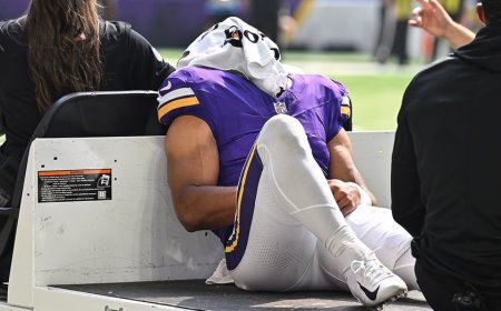 Vikings' Rondale Moore suffers devastating knee injury on 1st preseason play since missing all of 2024