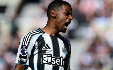 Alexander Isak slammed for ‘holding club to ransom’ by ex-Newcastle boss as warning given about Liverpool transfer