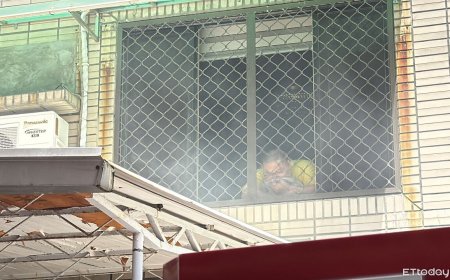 快訊／高雄透天厝火警！飲水機燒成火球　1男獲救口鼻全黑煙