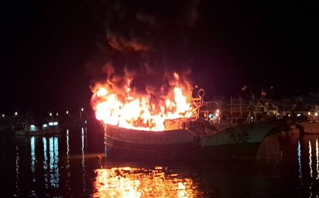 快訊／基隆八斗子漁港火燒船　6人緊急跳船