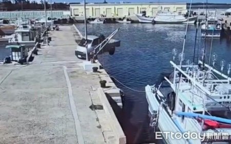 澎湖女「漁港加速倒車」衝入海中！小貨車沉沒畫面曝光