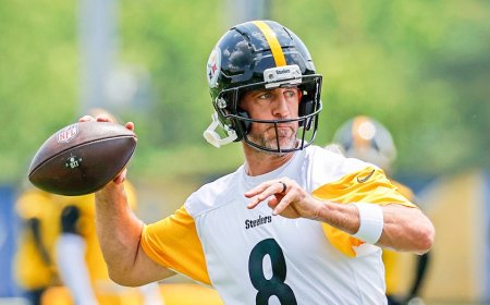 Aaron Rodgers calls new NFL helmet a 'damn spaceship' amid ongoing equipment struggles