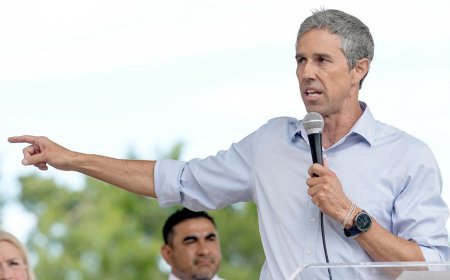 Beto O'Rourke compares 2025 America to 1933 Germany and 'can only imagine the history books'