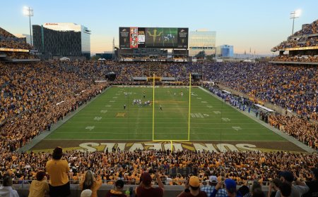 ‘This is pretty mediocre’ – Fans stunned after major US college charges $5,000 for new ‘folding chair’ seats