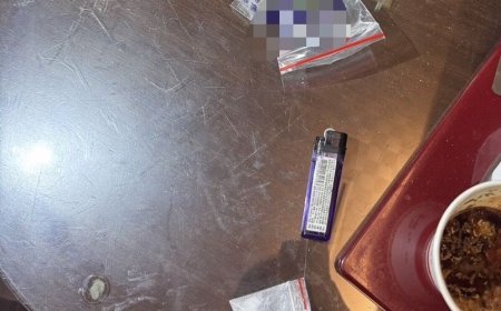 高雄男滑進摩鐵睡死叫不醒！警消開門見這幕　他嚇醒被上銬