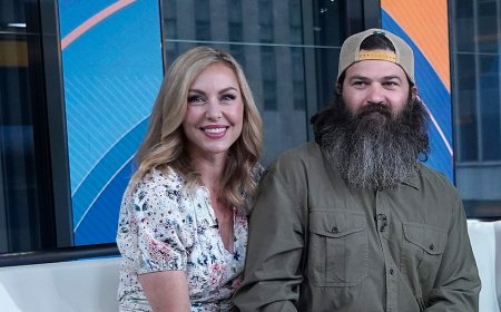 'Duck Dynasty' stars' teen daughter shows off growing baby bump in first full social media reveal