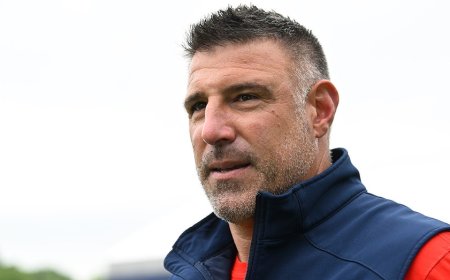Patriots coach Mike Vrabel clashes with media over Stefon Diggs' uncertain season opener status