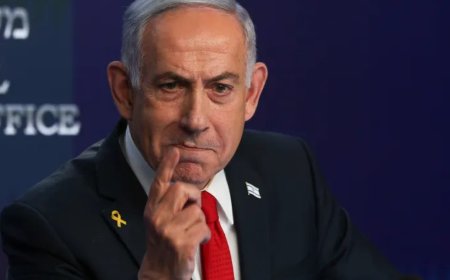 塑造内塔尼亚胡极端主义意识形态的三个关键人物，其中最重要的是其已故兄长