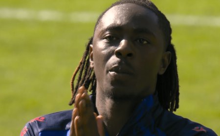 Eberechi Eze appears to say goodbye to Crystal Palace fans as he closes in on Tottenham switch