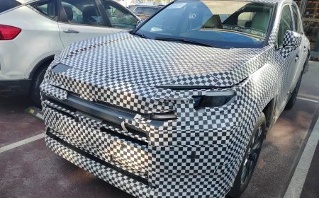 「第6代TOYOTA RAV4」大陸再曝光！入門搭2.0升汽油、另有2.0升油電