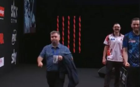 ‘Coldest thing I’ve ever seen’ – Luke Humphries’ hilarious reaction as darts announcer’s iconic act leaves world champion stunned