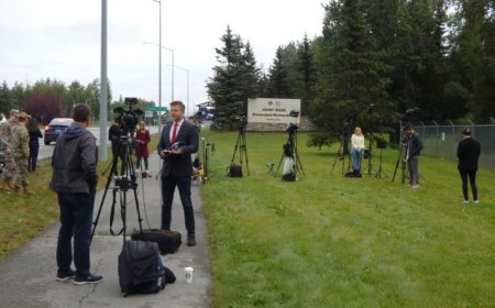 阿拉斯加峰会后酒店出现政府文件事件始末