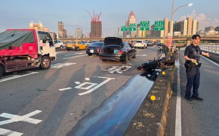 畫面曝光！男騎士忠孝橋自撞噴快車道　遭賓士2車撞回機車道慘死