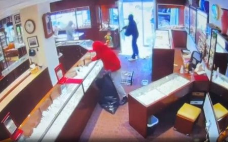 Seattle police chief was reportedly having lunch as $2M jewelry store robbery happened just yards away