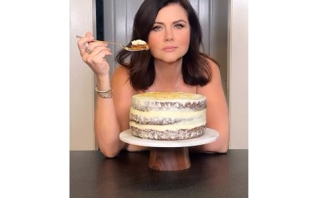 Tiffani Thiessen Serves Up 'Naked Carrot Cake' Recipe Video That's Going Viral