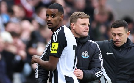 ‘He can’t do it’ – Simon Jordan tells Alexander Isak to name names after Newcastle claim