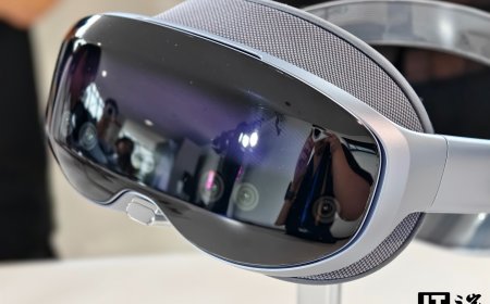 vivo Vision 探索版上下左右 180 度视野，支持 120 英尺超大巨幕 + 多视角沉浸观赛