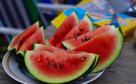 夏季吃西瓜消暑正好！紅肉和黃肉哪個較營養？營養師給答案