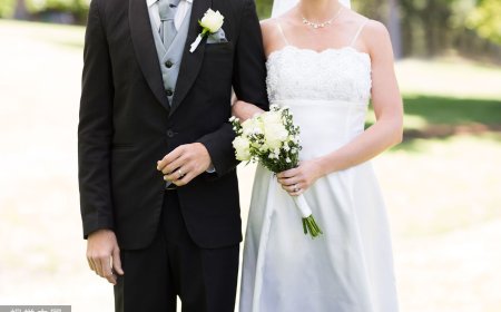 夫海外辦婚宴娶小三「臉書曬照放閃」　妻心碎求償150萬