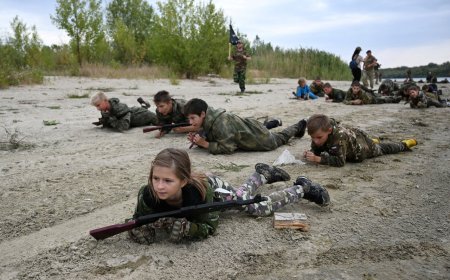 俄羅斯兒童「學丟手榴彈」！舉真槍軍訓畫面曝　最小僅8歲