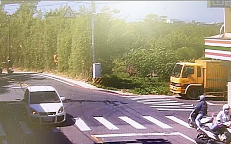 惡劣片！自小客車過彎正面逆撞機車　駕駛沒下車直接跑了