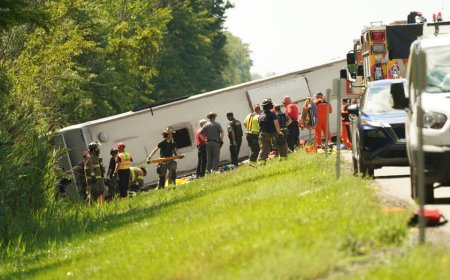 Columbia University student among 5 killed in New York tour bus crash after Niagara Falls visit